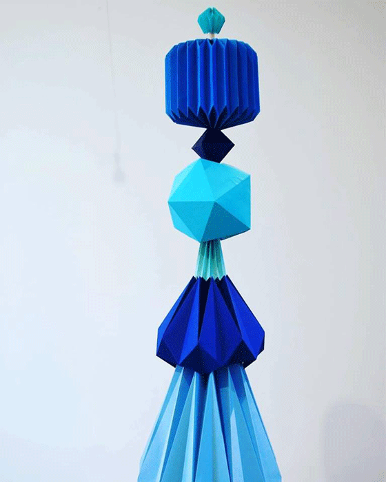 Totem-Détails-Exposition La Lanterne 2017-Jardins d'Hiver-Sculpture-Origami-Pliage-Color-Diamants-Laure Devenelle