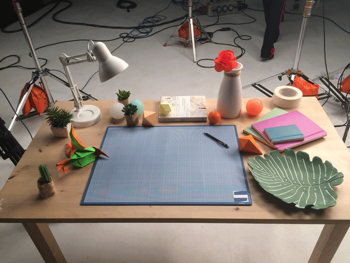 Préparartion Atelier d'artiste Kirigami House, Maison jardin Paper Art, Set Design, Film d'animation, tournage pour Meilleurstaux.com, Laure Devenelle