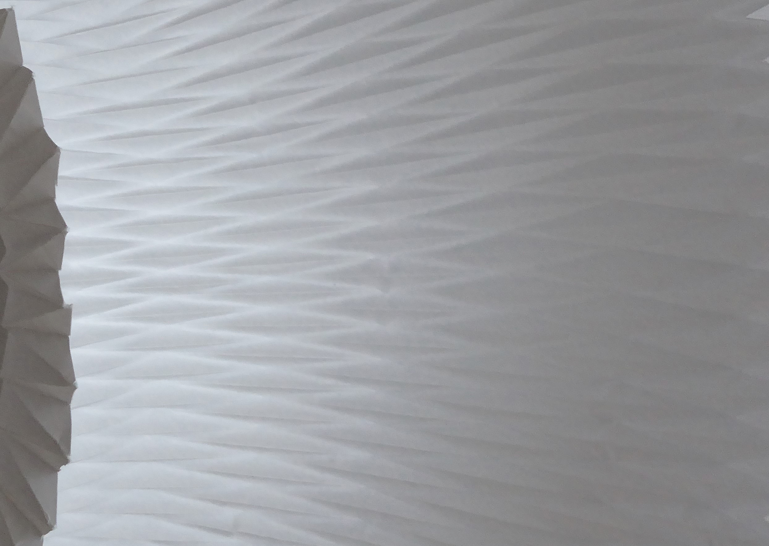 Surface papier, jeu de plissé, peau, technique origami et volume 3D, étude pour Helena Rubinstein, Laure Devenelle
