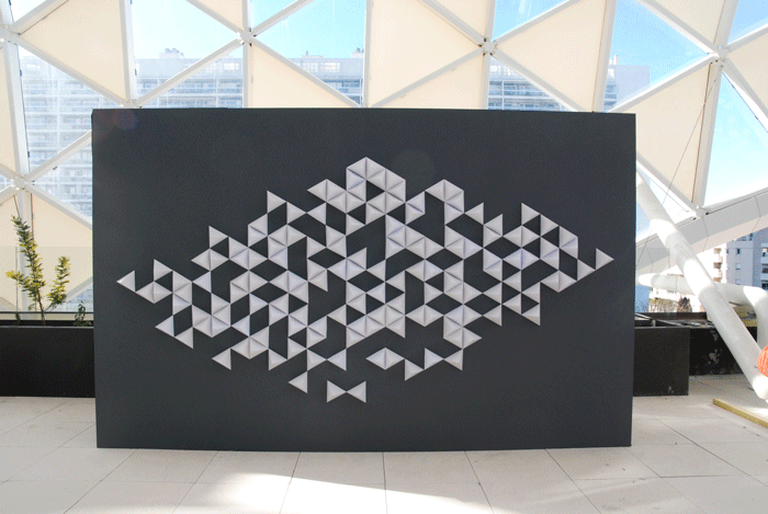 Installation murale, Paper art, triangles, paysage papier, 3D volume, origami, prado, Marseille, 2019, Laure Devenelle