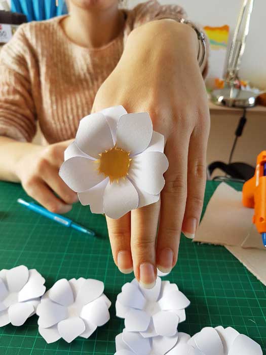 Fleur soleil, essai bague, commande pour un lancement de parfum pour Azzaro, 2018, Laure Devenelle