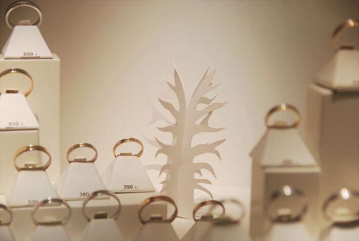 arbuste-petit-scupture-vitrines-paper-art-kirigami-bijouterie-lamy-annecy-laure-devenelle