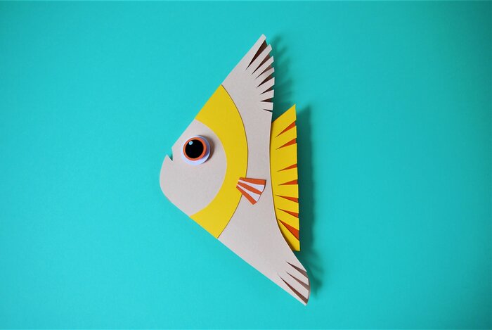 poissons-triangle-fish-paper-art-scenographie-de-vitrine-pour-Muriel-gants-Paris-Laure-Devenelle