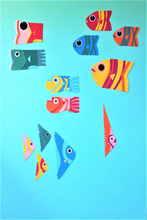 tribu-poissons-fonds sous-marins-fish-paper-art-scenographie-de-vitrine-pour-Muriel-gants-Paris-Laure-Devenelle
