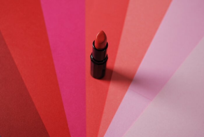 Set-Design-rouge-à-lèvres-rainbow-paper-art-Laure-Devenelle-2020