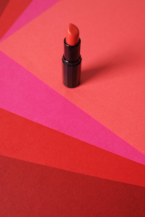 set-design-pink-red-paper-art-Laure-Devenelle