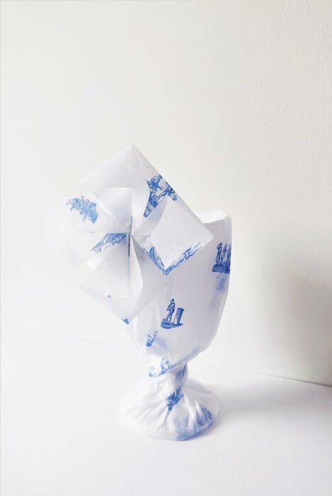 origami-fleurs-emballage-signature-papier-de-soie-cristallerie-saint-louis-Laure-Devenelle-2020