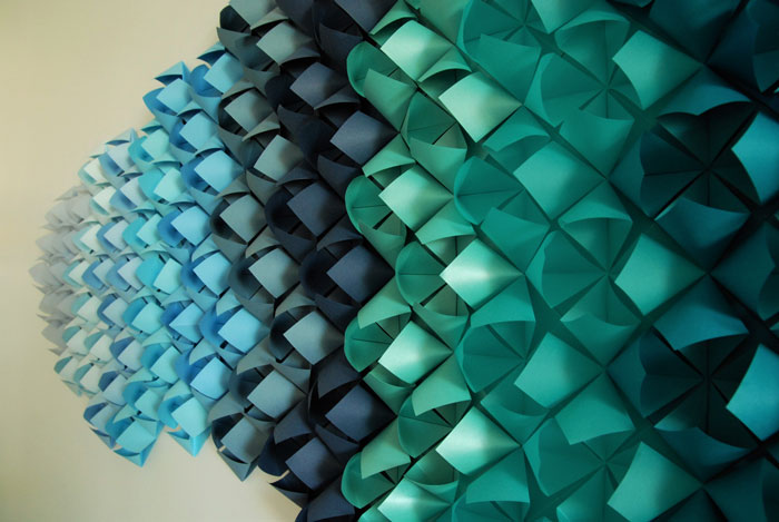 FLORIGAMI WALL, INSTALLATIONS MURALES ORIGAMI PAPER ART, TECHNYSTYLE, SAINT CLOUD, LAURE DEVENELLE
