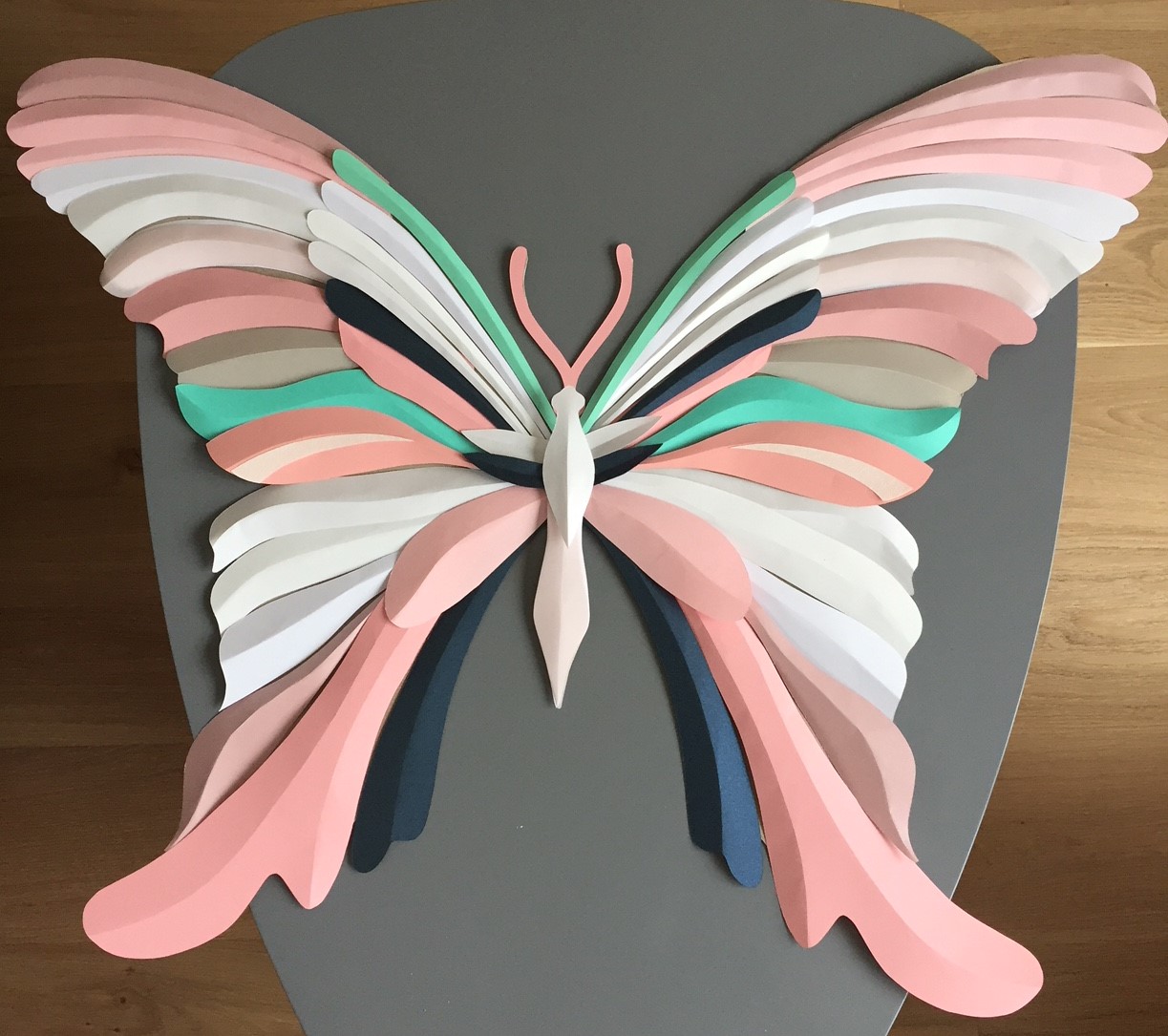 Papillon, 3D paper, sculpture, volume, kirigami, découpe papier, scenographie de vitrine avec mapetitevitrine, création, 2018, Laure Devenelle