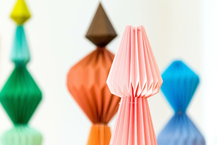 Zoom-Totem-origami-pliage-l'homme-mineral-photographie-mairie-de-Cormeilles-en-parisis-creation-papier-Laure-Devenelle-2018