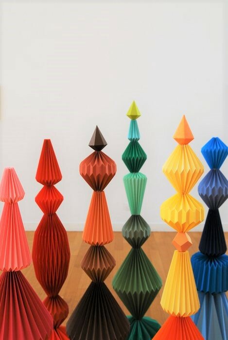 hauteur-Sculptures-6-Totems-pliage-exposition-personnelle-Lamaziere-homme-mineral-creation-Origami-papier-©-Laure-Devenelle-2018