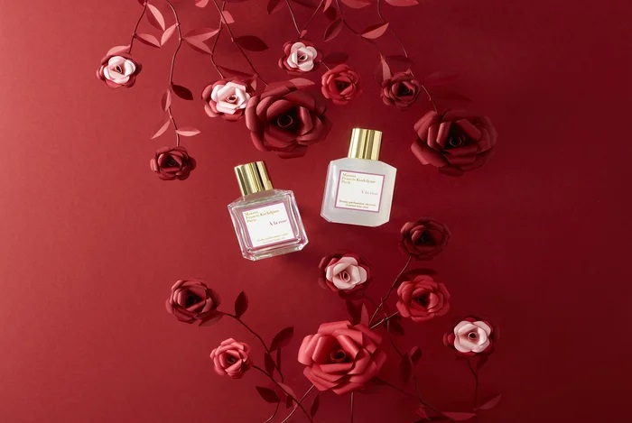 Roses-set-design-paper-sculpture-rouge-maison-Francis-Kurkdjian-parfum-nouvel-an-chinois-2020-Laure-Devenelle