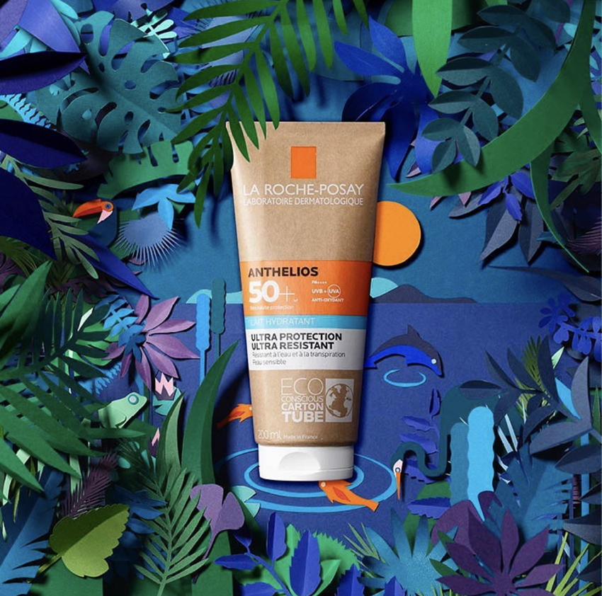 Set design paper d'un jardin tropical en papier pour la mise en valeur du lait solaire La Roche Posay Anthélios. Création 2020, Laure Devenelle