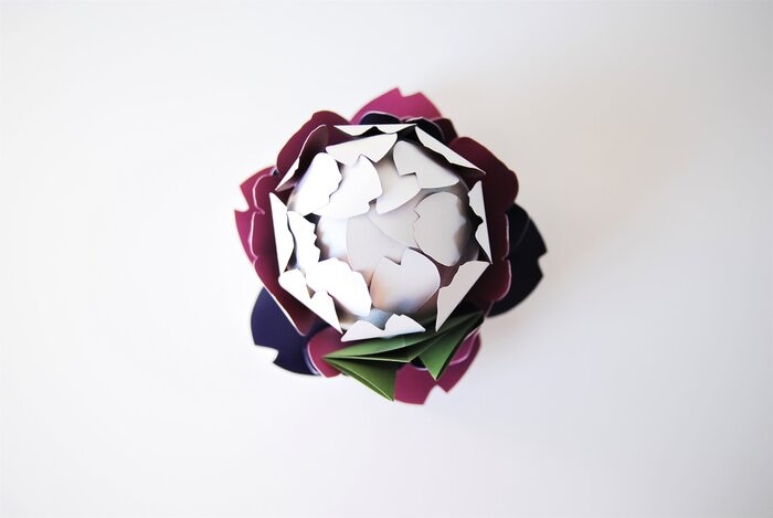 artichaut en papier, sculpture design paper menu pour le chef Davy Tissot pour le concours des Bocuse d'or 2019 à Paris, création Laure Devenelle
